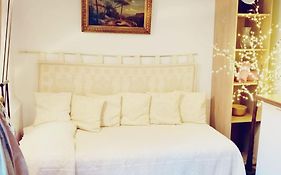 Small Luxurious Room In The Heart Of Saint Germain
